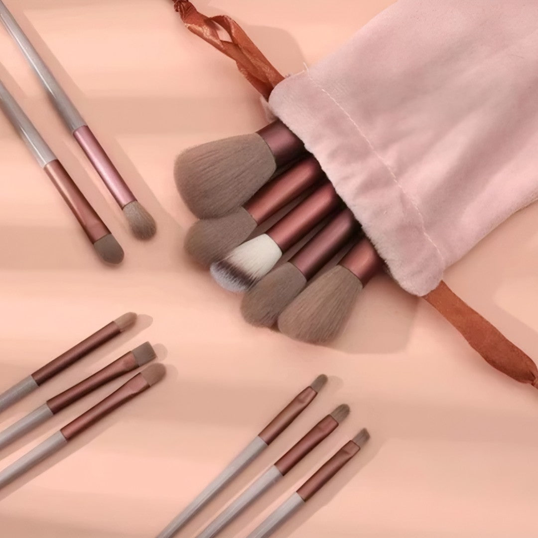 VelvetBrush Pro™ – Kit Profissional com 13 Pincéis de Maquiagem + Bolsa de Veludo