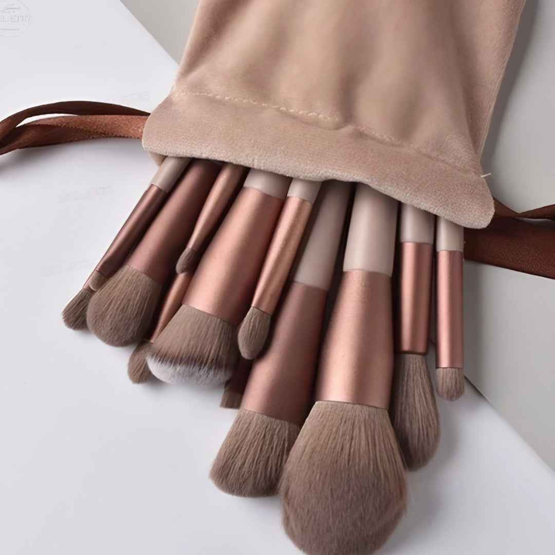 VelvetBrush Pro™ – Kit Profissional com 13 Pincéis de Maquiagem + Bolsa de Veludo
